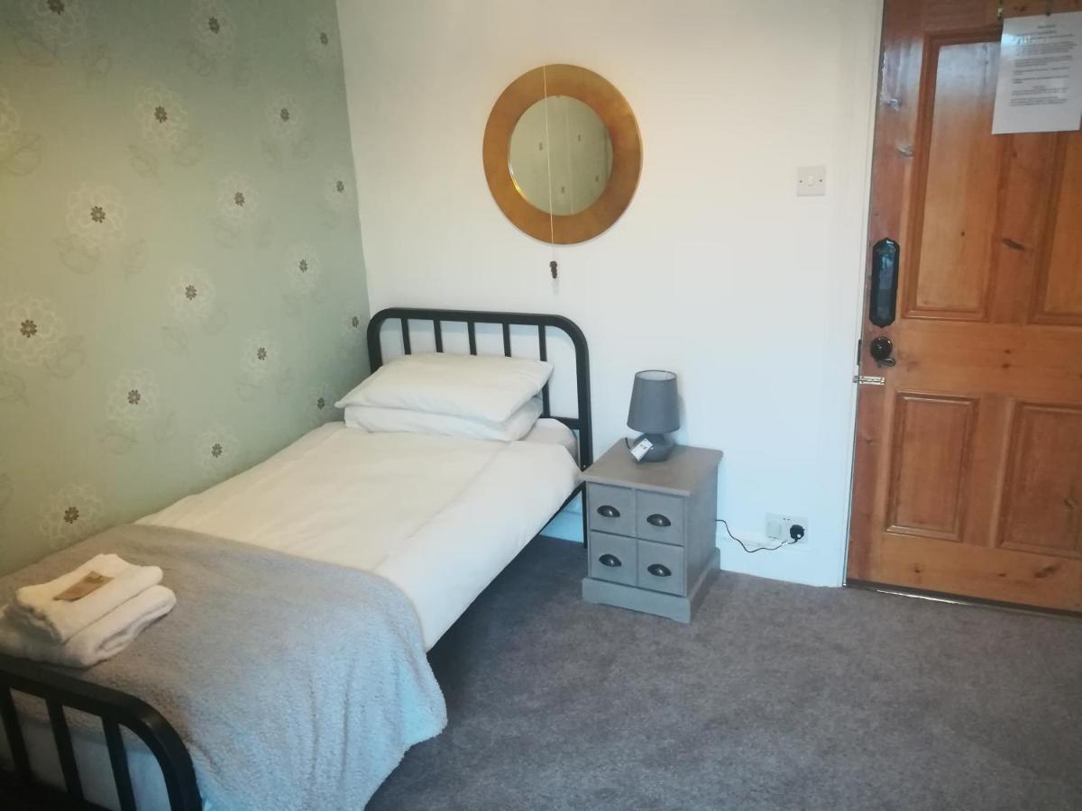 Y Garreg Wen Bed and Breakfast Llanybyther Buitenkant foto